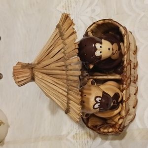 Monkeys Salt and Pepper Shakers with Unbrella Holder.